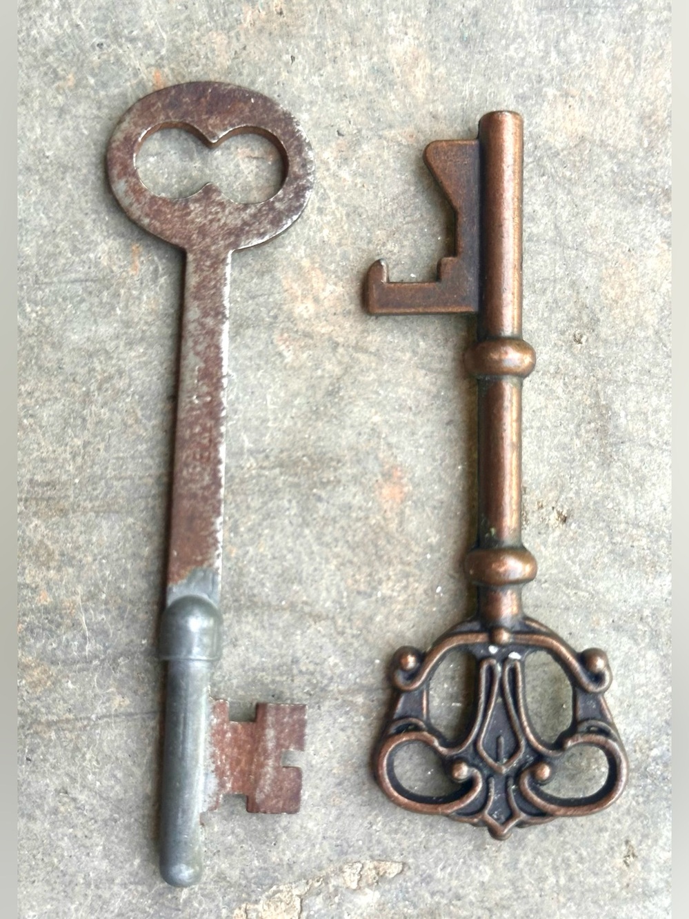 Vintage Barrel Skeleton Keys (2)